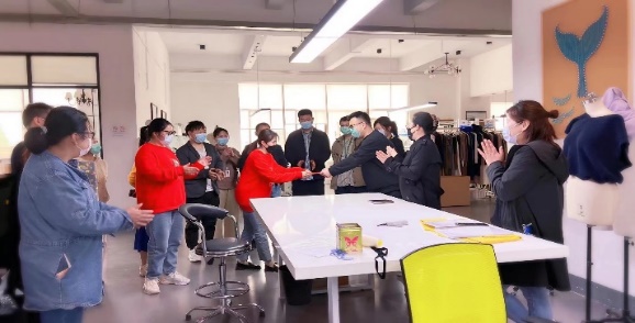 Rainbow Fashion&nbsp;: cr&eacute;er une famille d'entreprise chaleureuse avec des avantages bien pens&eacute;s