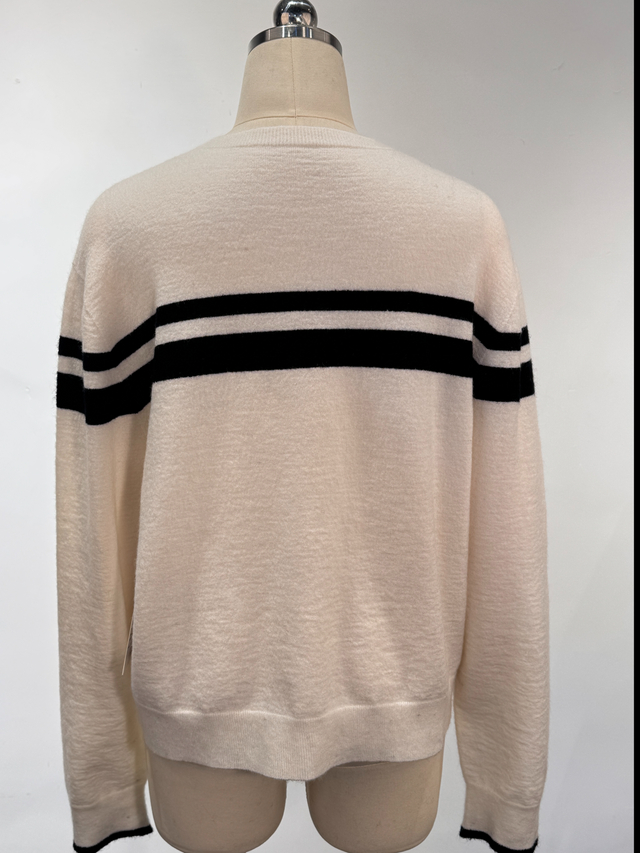 Gestreifter nahtloser Pullover