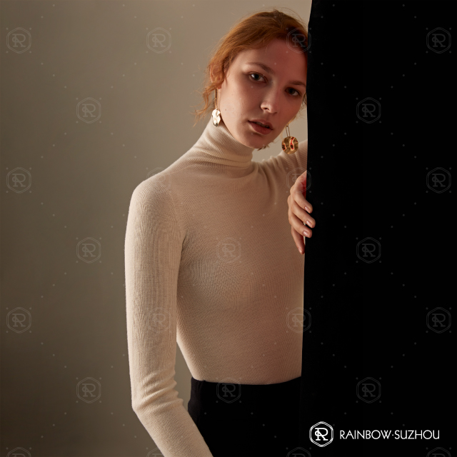 Pull col roul&eacute; pur cachemire