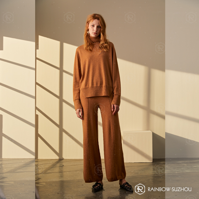 Set aus Pulloveroberteil und -hose aus reinem Kaschmir