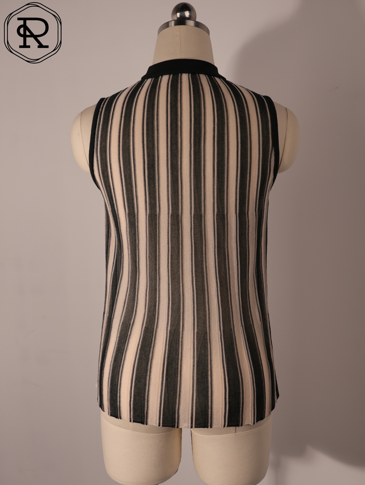 Top de punto pointelle con cuello simulado y rayas verticales