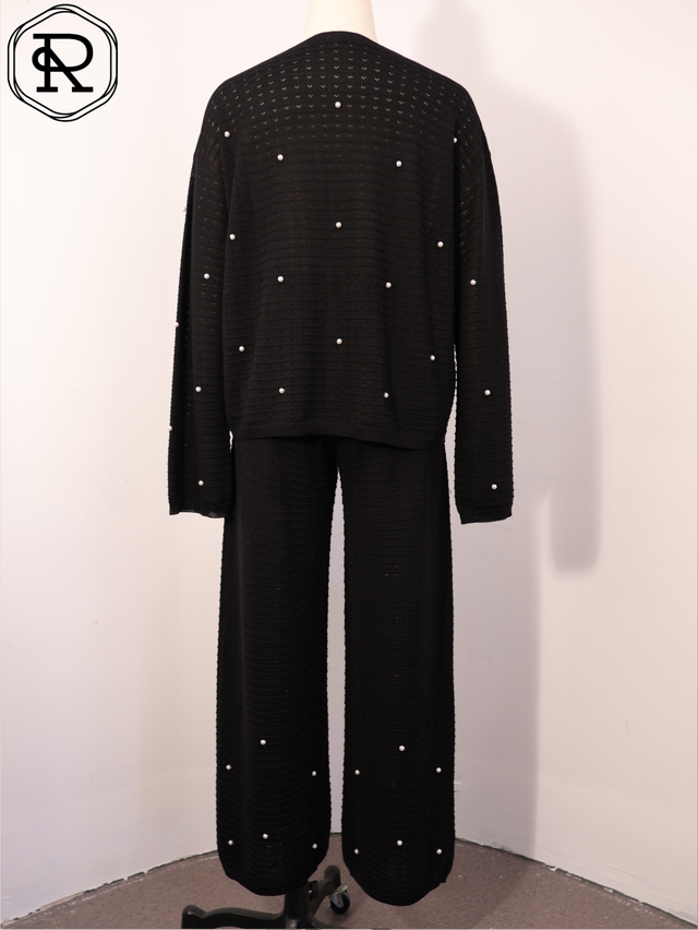 Ensemble deux pi&egrave;ces en tricot pointelle orn&eacute; de perles
